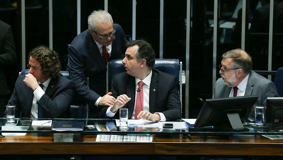 Senado aprova isenção de IR para quem ganha até dois salários mínimos