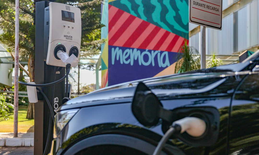Foto: Banco de Imagens Importação de veículos elétricos provoca queda na balança comercial