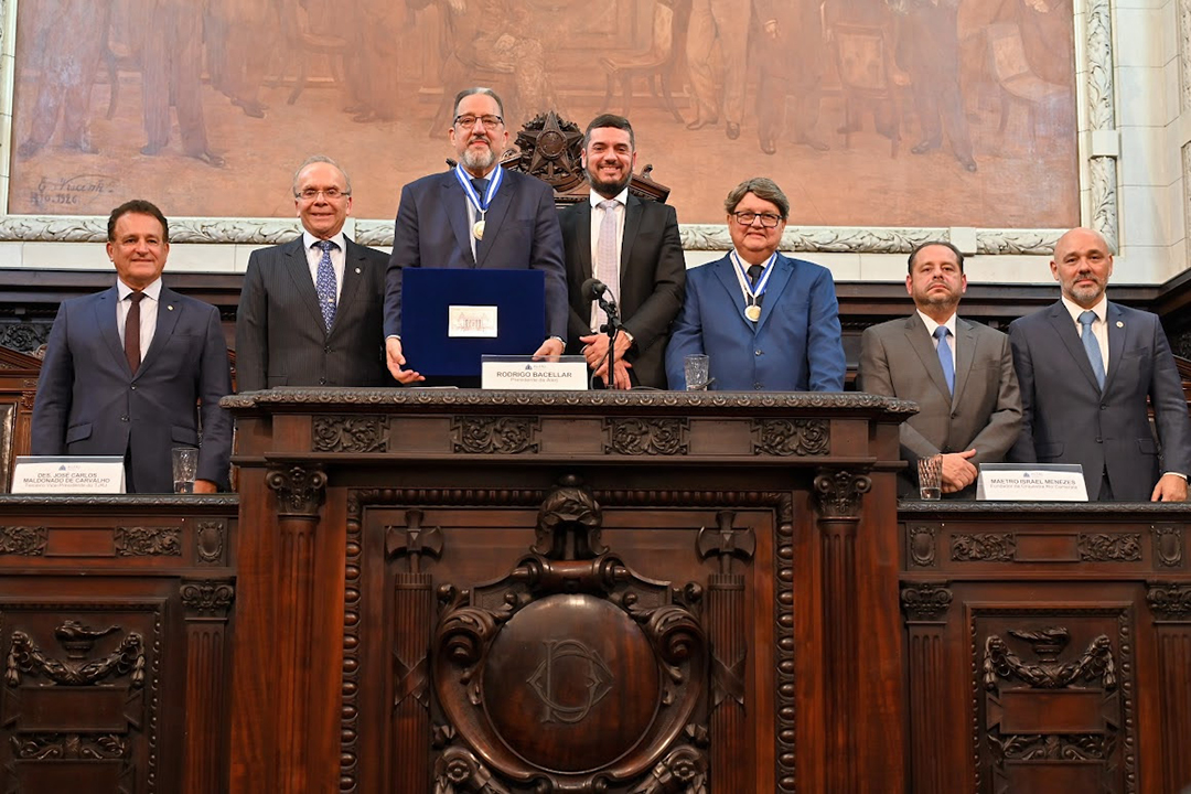 Alerj homenageia desembargador José Carlos Maldonado e maestro Israel Menezes