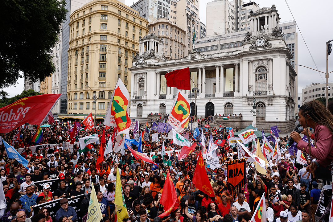 Manifestantes vão às ruas pelo fim da escala de trabalho 6x1