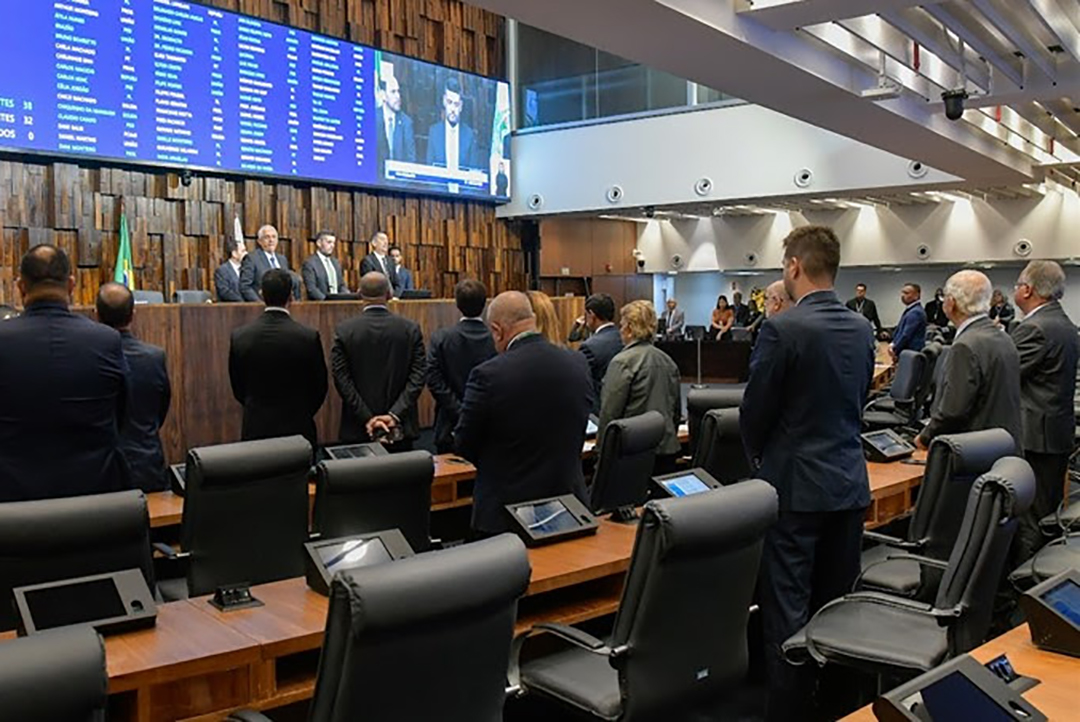 Foto: Alex Ramos/Alerj Alerj realiza um minuto de silêncio em homenagem a policiais mortos na operação no Complexo do Alemão