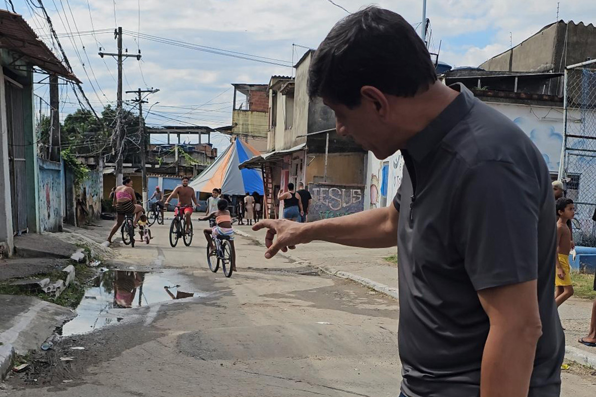 Marcelo Dino intensifica ofensiva contra o tráfico e prefeitura remove barricadas na comunidade do Pantanal