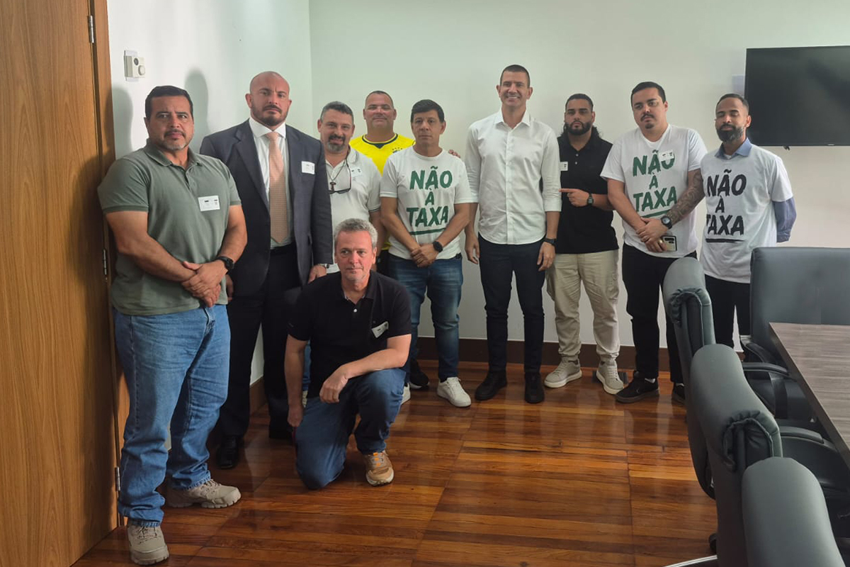Marcelo Dino e Douglas Ruas recebem comerciantes da Ilha Grande para discutir impactos da taxa de turismo