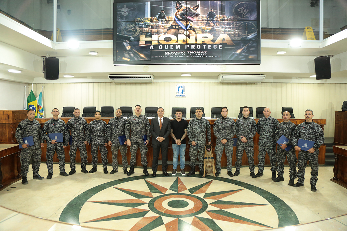 Foto: Art Vídeo/Victor Hugo Câmara de Caxias homenageia policiais militares por serviços prestados à população