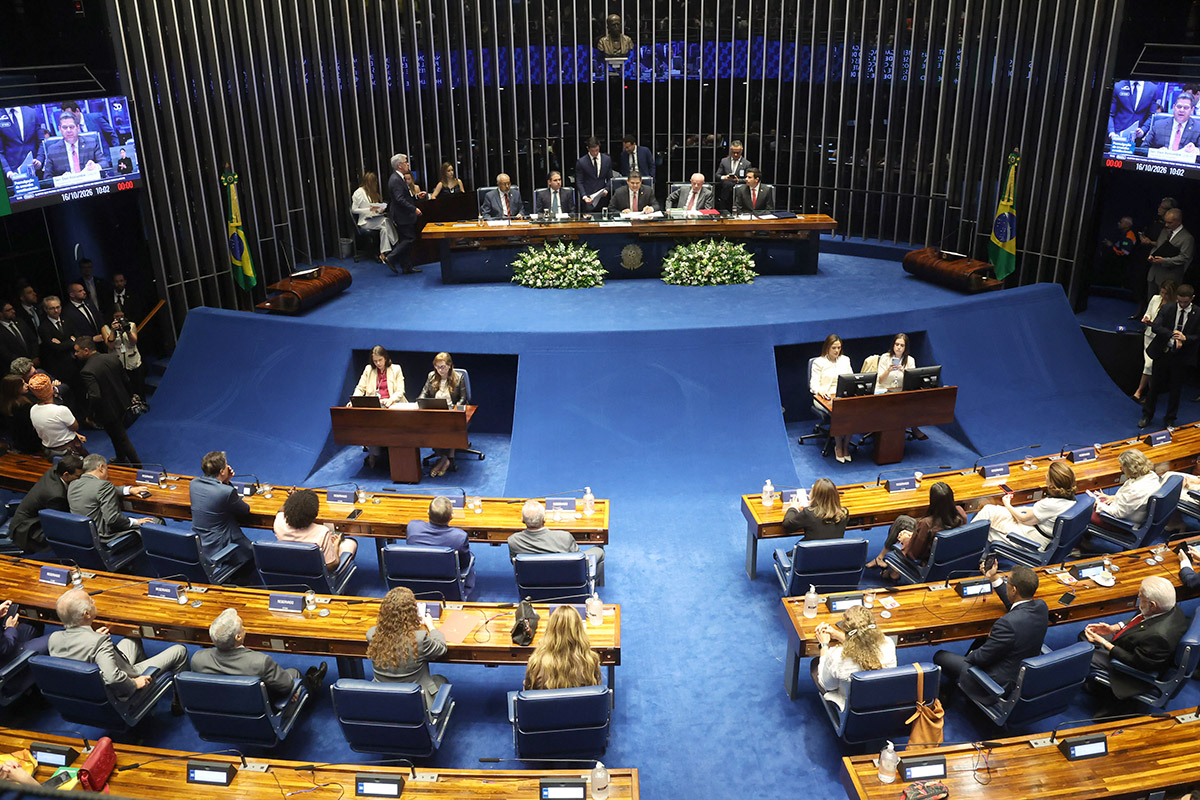 Congresso promulga Emenda Constitucional que acaba com a escala 6x1 no Brasil